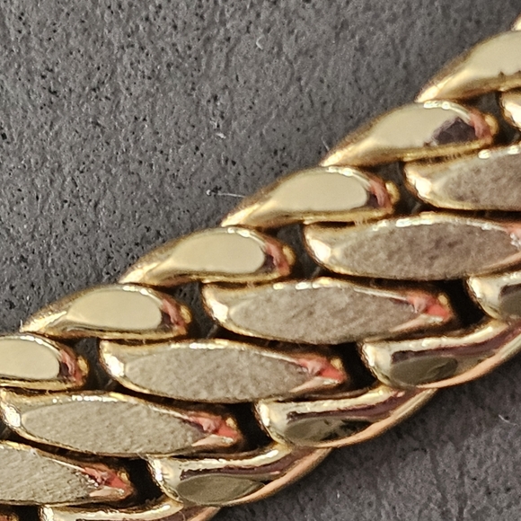 Beautiful New 14K Gold Plated Necklace - Picture 8 of 8